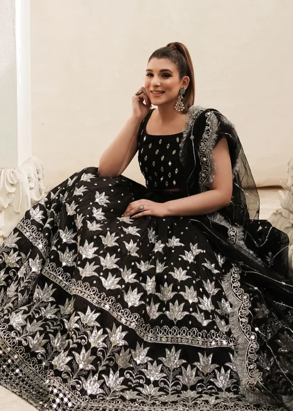 Pakistani Bridal Black Lehenga Choli And Dupatta Dress